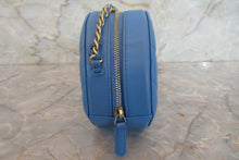 将图片加载到图库查看器，CHANEL/香奈儿 香奈儿19 CF 圆形 链条包 羊皮 Blue/Gold hadware(蓝色/金色金属) 肩背包 700070071

