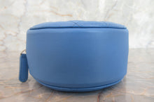 将图片加载到图库查看器，CHANEL/香奈儿 香奈儿19 CF 圆形 链条包 羊皮 Blue/Gold hadware(蓝色/金色金属) 肩背包 700070071
