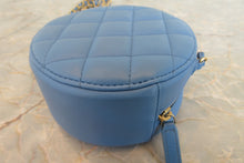 将图片加载到图库查看器，CHANEL/香奈儿 香奈儿19 CF 圆形 链条包 羊皮 Blue/Gold hadware(蓝色/金色金属) 肩背包 700070071
