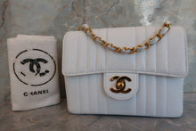 将图片加载到图库查看器，CHANEL/香奈儿 coco小姐 迷你 链条包 荔枝皮 White/Gold hadware(白色/金色金属) 肩背包 600080016
