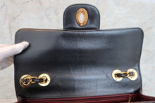 Load image into Gallery viewer, CHANEL Medium Matelasse single flap chain shoulder bag Lambskin Black/Gold hadware Shoulder bag 700100060
