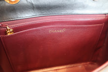 Load image into Gallery viewer, CHANEL Medium Matelasse single flap chain shoulder bag Lambskin Black/Gold hadware Shoulder bag 700100060
