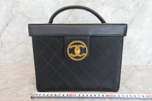 画像をギャラリービューアに読み込む, CHANEL/シャネル ビコローレバニティ ラムスキン ブラック/ゴールド金具 バニティ 700050083
