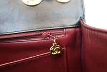 Load image into Gallery viewer, CHANEL Medium Matelasse single flap chain shoulder bag Lambskin Black/Gold hadware Shoulder bag 700100060
