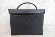 画像をギャラリービューアに読み込む, CHANEL/シャネル ビコローレバニティ ラムスキン ブラック/ゴールド金具 バニティ 700050083
