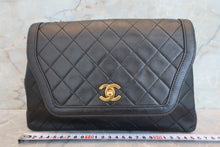 Load image into Gallery viewer, CHANEL Matelasse chain shoulder bag Lambskin Black/Gold hadware Shoulder bag 700100025
