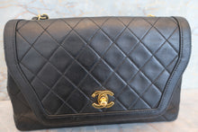 Load image into Gallery viewer, CHANEL Matelasse chain shoulder bag Lambskin Black/Gold hadware Shoulder bag 700100025
