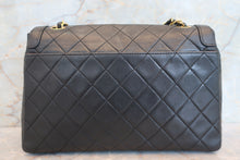 Load image into Gallery viewer, CHANEL Matelasse chain shoulder bag Lambskin Black/Gold hadware Shoulder bag 700100025
