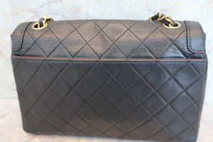 CHANEL Matelasse chain shoulder bag Lambskin Black/Gold hadware Shoulder bag 700100025