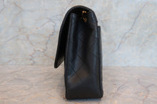 Load image into Gallery viewer, CHANEL Matelasse chain shoulder bag Lambskin Black/Gold hadware Shoulder bag 700100025
