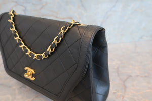 CHANEL Matelasse chain shoulder bag Lambskin Black/Gold hadware Shoulder bag 700100025
