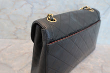 Load image into Gallery viewer, CHANEL Matelasse chain shoulder bag Lambskin Black/Gold hadware Shoulder bag 700100025
