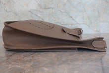 将图片加载到图库查看器，HERMES EVELYNE 3GM Epsom leather Etoupe gray □M刻印 Shoulder bag 800070186
