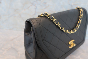 CHANEL Matelasse chain shoulder bag Lambskin Black/Gold hadware Shoulder bag 700100025