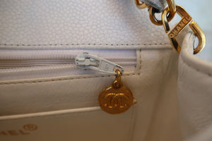 CHANEL Mademoiselle mini chain shoulder bag Caviar skin White/Gold hadware Shoulder bag 600080016