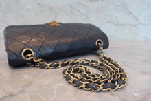 将图片加载到图库查看器，CHANEL/香奈儿 CF 双盖 链条包 羊皮 Navy/Gold Hardware(藏蓝色/金色金属) 肩背包 800090120
