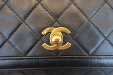 Load image into Gallery viewer, CHANEL Matelasse chain shoulder bag Lambskin Black/Gold hadware Shoulder bag 700100025
