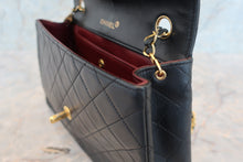 Load image into Gallery viewer, CHANEL Matelasse chain shoulder bag Lambskin Black/Gold hadware Shoulder bag 700100025
