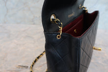 Load image into Gallery viewer, CHANEL Matelasse chain shoulder bag Lambskin Black/Gold hadware Shoulder bag 700100025
