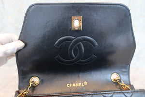 CHANEL Matelasse chain shoulder bag Lambskin Black/Gold hadware Shoulder bag 700100025
