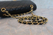 將圖片載入圖庫檢視器 CHANEL/シャネル マトラッセWフラップWチェーンショルダーバッグ ラムスキン ブラック/ゴールド金具 ショルダーバッグ 700060271
