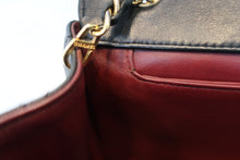 Load image into Gallery viewer, CHANEL Matelasse chain shoulder bag Lambskin Black/Gold hadware Shoulder bag 700100025
