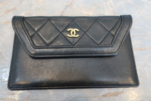 Load image into Gallery viewer, CHANEL Matelasse chain shoulder bag Lambskin Black/Gold hadware Shoulder bag 700100025
