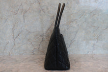 将图片加载到图库查看器，CHANEL/香奈儿 复刻 托特包 荔枝皮 Black/Gold hadware(黑色/金色金属) 托特包 700090080
