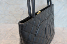 将图片加载到图库查看器，CHANEL/香奈儿 复刻 托特包 荔枝皮 Black/Gold hadware(黑色/金色金属) 托特包 700090080
