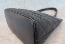 将图片加载到图库查看器，CHANEL/香奈儿 复刻 托特包 荔枝皮 Black/Gold hadware(黑色/金色金属) 托特包 700090080
