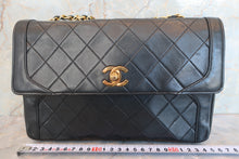 Load image into Gallery viewer, CHANEL Matelasse chain shoulder bag Lambskin Black/Gold hadware Shoulder bag 600080019
