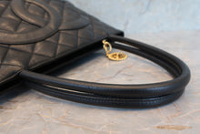 将图片加载到图库查看器，CHANEL/香奈儿 复刻 托特包 荔枝皮 Black/Gold hadware(黑色/金色金属) 托特包 700090080
