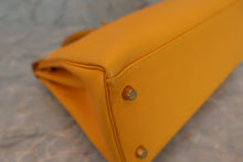 Load image into Gallery viewer, HERMES KELLY 32 Graine Couchevel leather Jaune □A Engraving Shoulder bag 600040191
