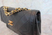 Load image into Gallery viewer, CHANEL Matelasse chain shoulder bag Lambskin Black/Gold hadware Shoulder bag 600080019
