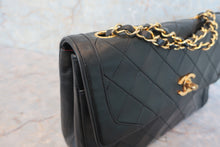 Load image into Gallery viewer, CHANEL Matelasse chain shoulder bag Lambskin Black/Gold hadware Shoulder bag 600080019
