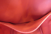 Load image into Gallery viewer, HERMES LINDY 30Verso Clemence leather Sanguine/Rose jaipur T Engraving Shoulder bag 700070087
