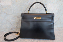 Load image into Gallery viewer, HERMES KELLY 32 Box carf leather Black 〇Z Engraving Shoulder bag 700050105
