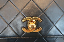 Load image into Gallery viewer, CHANEL Matelasse chain shoulder bag Lambskin Black/Gold hadware Shoulder bag 600080019
