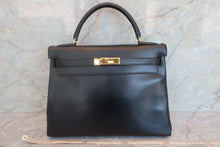 Load image into Gallery viewer, HERMES KELLY 32 Box carf leather Black 〇Z Engraving Shoulder bag 700050105
