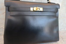 Load image into Gallery viewer, HERMES KELLY 32 Box carf leather Black 〇Z Engraving Shoulder bag 700050105
