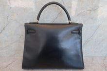 Load image into Gallery viewer, HERMES KELLY 32 Box carf leather Black 〇Z Engraving Shoulder bag 700050105

