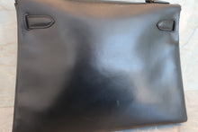 Load image into Gallery viewer, HERMES KELLY 32 Box carf leather Black 〇Z Engraving Shoulder bag 700050105
