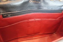 Load image into Gallery viewer, CHANEL Matelasse chain shoulder bag Lambskin Black/Gold hadware Shoulder bag 600080019
