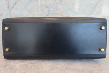 Load image into Gallery viewer, HERMES KELLY 32 Box carf leather Black 〇Z Engraving Shoulder bag 700050105
