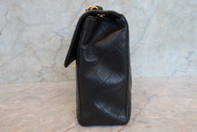 Load image into Gallery viewer, CHANEL Medium Matelasse single flap chain shoulder bag Lambskin Black/Gold hadware Shoulder bag 700100065
