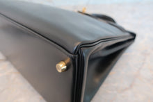 Load image into Gallery viewer, HERMES KELLY 32 Box carf leather Black 〇Z Engraving Shoulder bag 700050105

