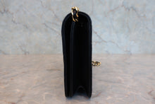 将图片加载到图库查看器，CHANEL/香奈儿 CF 按压锁 链条包 羊皮 Black/Gold Hardware(黑色/金色金属) 肩背包 800090091
