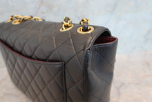 Load image into Gallery viewer, CHANEL Medium Matelasse single flap chain shoulder bag Lambskin Black/Gold hadware Shoulder bag 700100065
