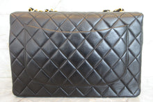 Load image into Gallery viewer, CHANEL Medium Matelasse single flap chain shoulder bag Lambskin Black/Gold hadware Shoulder bag 700080010
