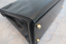 Load image into Gallery viewer, HERMES KELLY 32 Box carf leather Black 〇Z Engraving Shoulder bag 700050105
